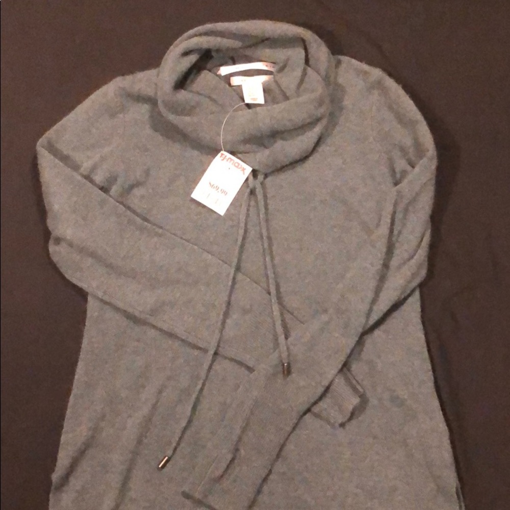 Cashmere sweater with loose turtleneck/cowl